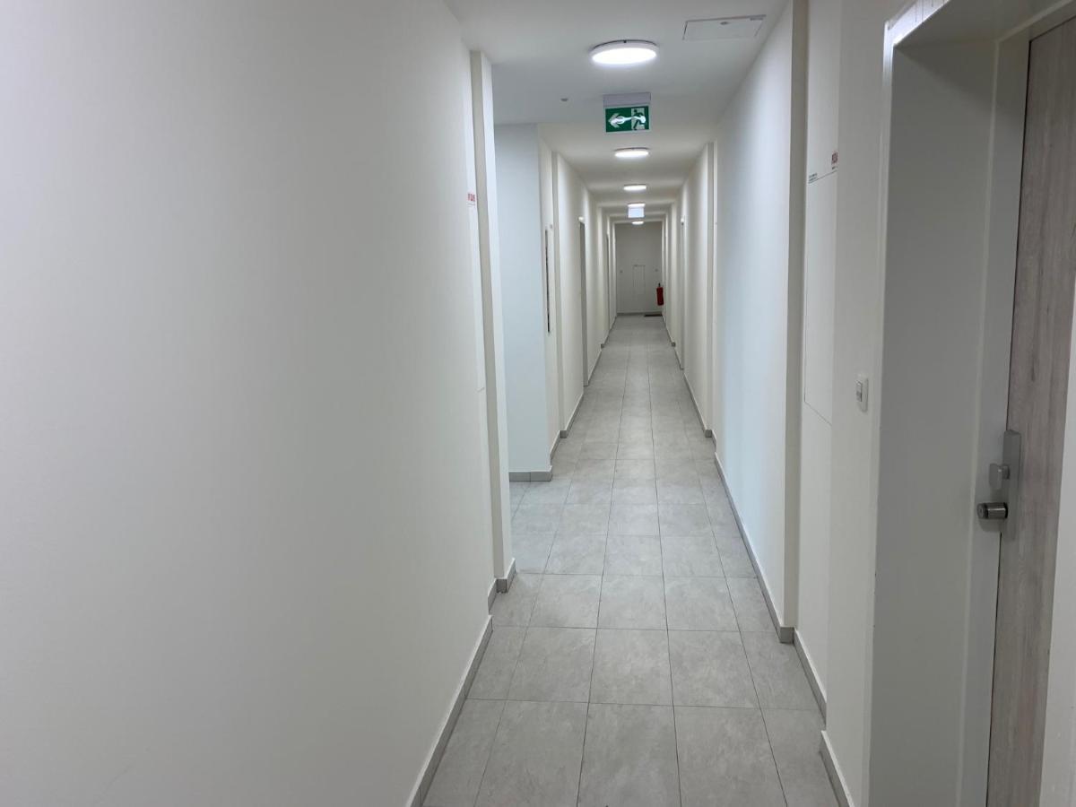 Air-Conditioned, 2 Room Apartment With Terrace Bratislava Exterior foto