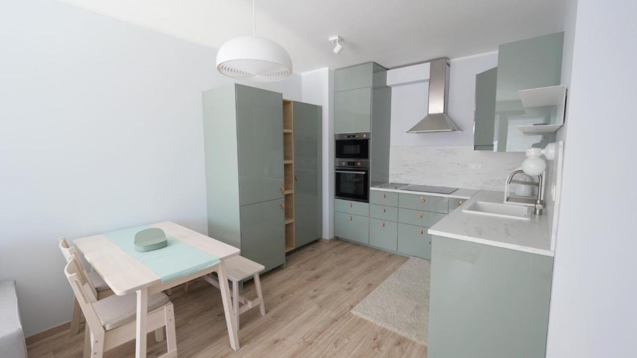 Air-Conditioned, 2 Room Apartment With Terrace Bratislava Exterior foto